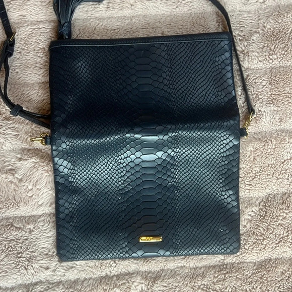 GiGi New York designer leather embossed crossbody bag - Picture 8 of 10